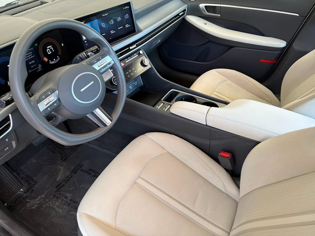 Used 2025 Hyundai Sonata SEL FWD image 9