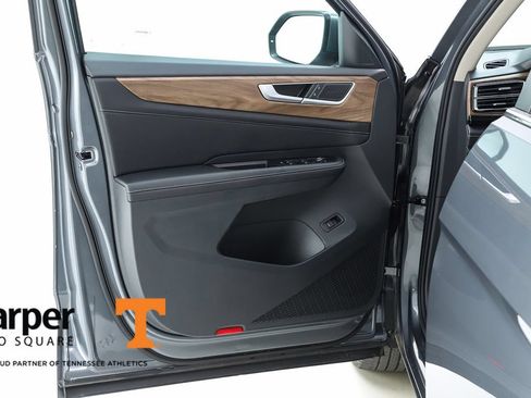 Used 2025 Volkswagen Atlas SE w/ Panoramic Sunroof Package FWD image 58