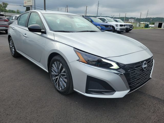 Used 2025 Nissan Altima 2.5 SV FWD image 1