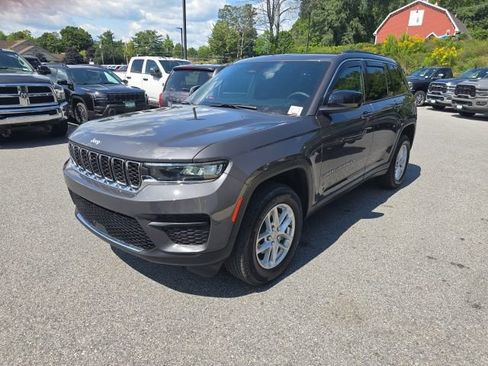 Certified 2025 Jeep Grand Cherokee Laredo X AWD/4WD image 3