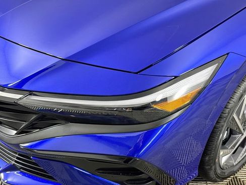 Certified 2025 Hyundai Elantra SEL FWD image 2