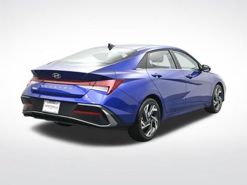 Used 2025 Hyundai Elantra SEL FWD image 5