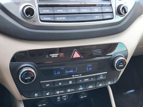 Used 2016 Hyundai Tucson Limited w/ Option Group 03 FWD image 19