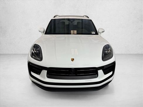 Certified 2026 Porsche Macan AWD/4WD image 6