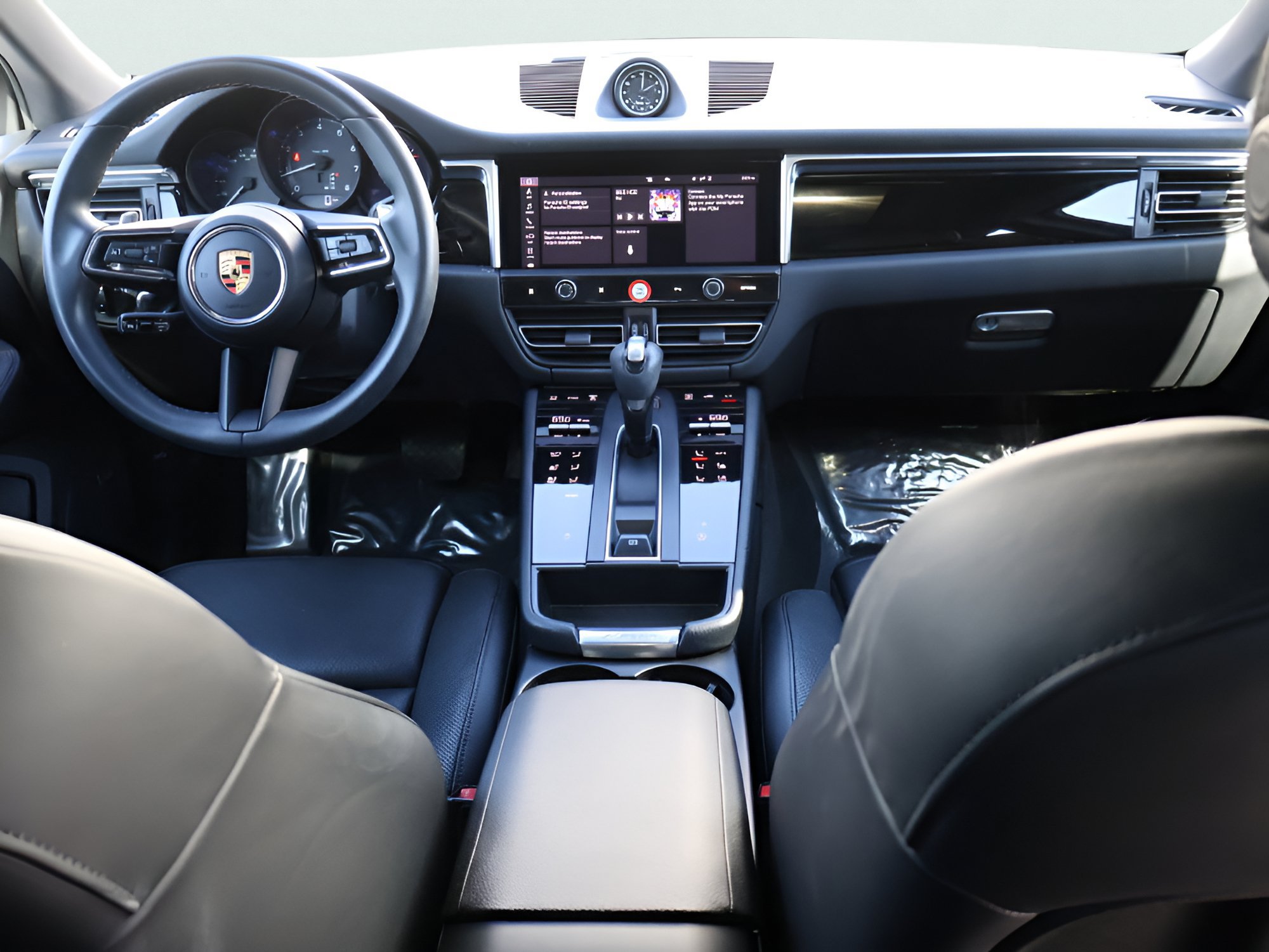 Used 2023 Porsche Macan Turbo AWD/4WD image 14