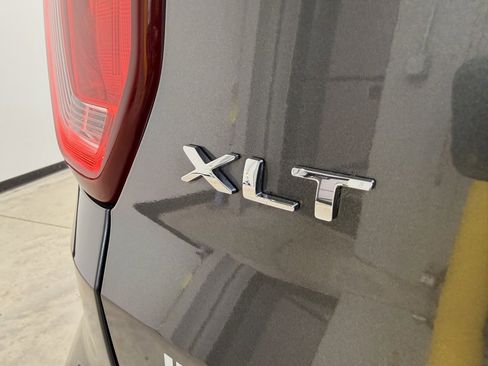 Used 2017 Ford Explorer XLT w/ Equipment Group 202A image 12