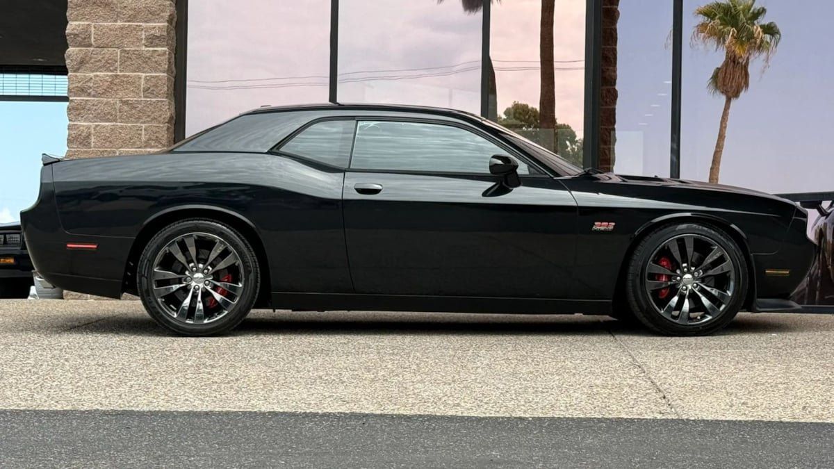 Used 2013 Dodge Challenger SRT8 w/ Harman Kardon Audio Group RWD image 15