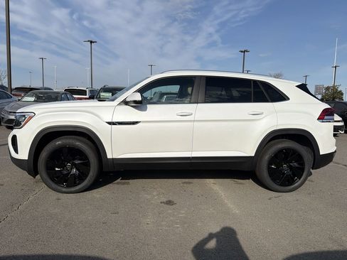 New 2026 Volkswagen Atlas Cross Sport SE image 2