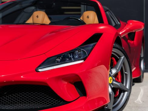 Used 2021 Ferrari F8 Tributo image 19