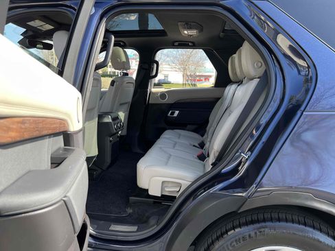 Used 2019 Land Rover Discovery HSE image 40