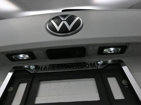 Used 2023 Volkswagen Taos SE w/ Panoramic Sunroof Package FWD image 27