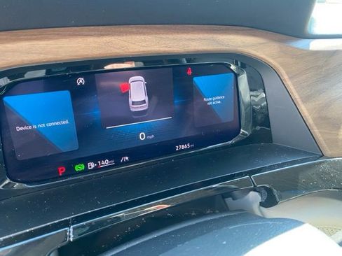 Used 2025 Volkswagen Atlas SE FWD image 14