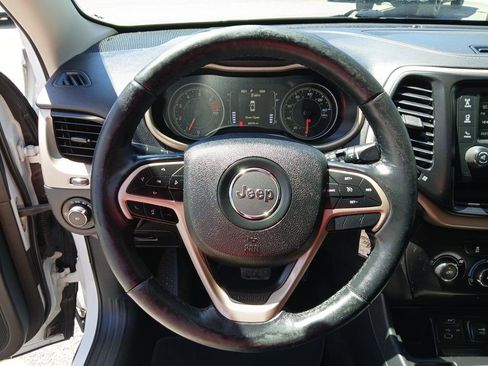 Used 2018 Jeep Cherokee Latitude w/ Altitude Package FWD image 20