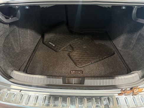 Used 2025 Volkswagen Jetta SE image 36