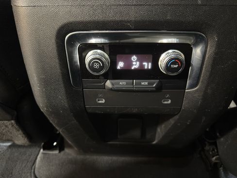 Used 2023 GMC Yukon SLT image 13