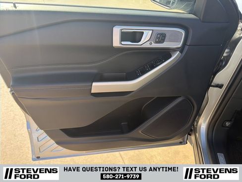 Used 2022 Ford Explorer Limited w/ Equipment Group 301A AWD/4WD image 16