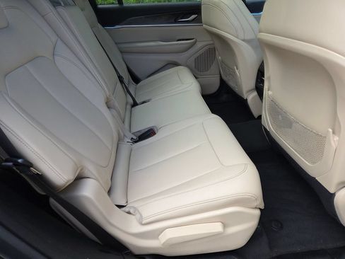 Used 2023 Jeep Grand Cherokee L Limited RWD image 18