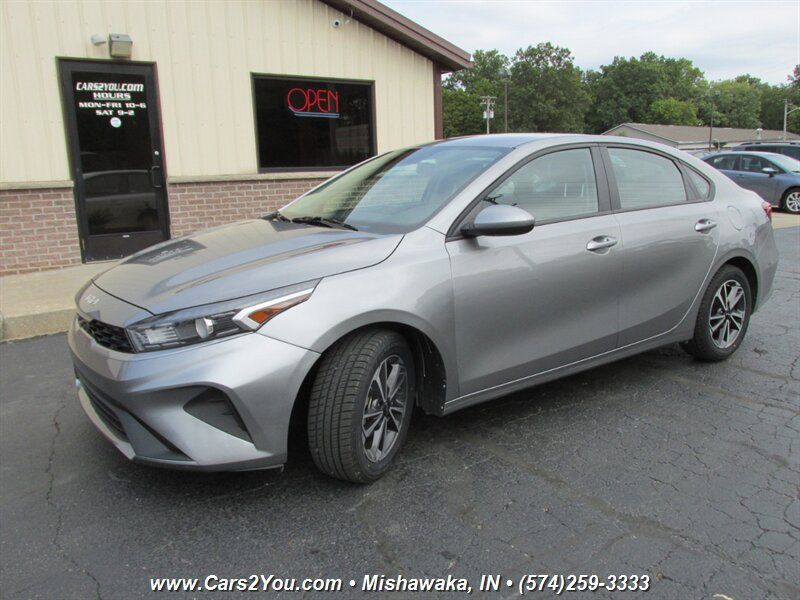 Used 2023 Kia Forte LXS FWD image 3