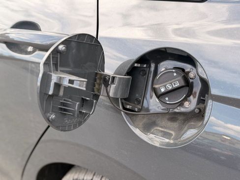 Used 2025 Hyundai Elantra Sport image 14