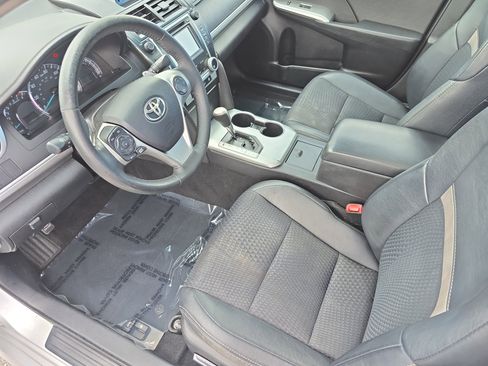 Used 2014 Toyota Camry SE image 15