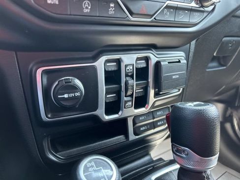 Used 2020 Jeep Wrangler Unlimited Sahara AWD/4WD image 43