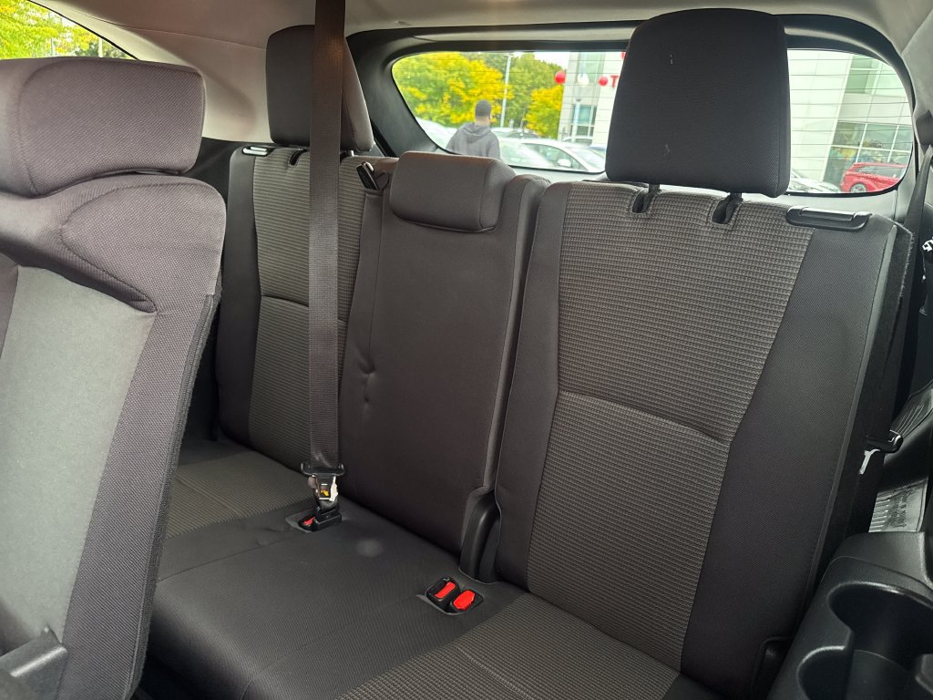 Used 2023 Toyota Highlander LE FWD image 42