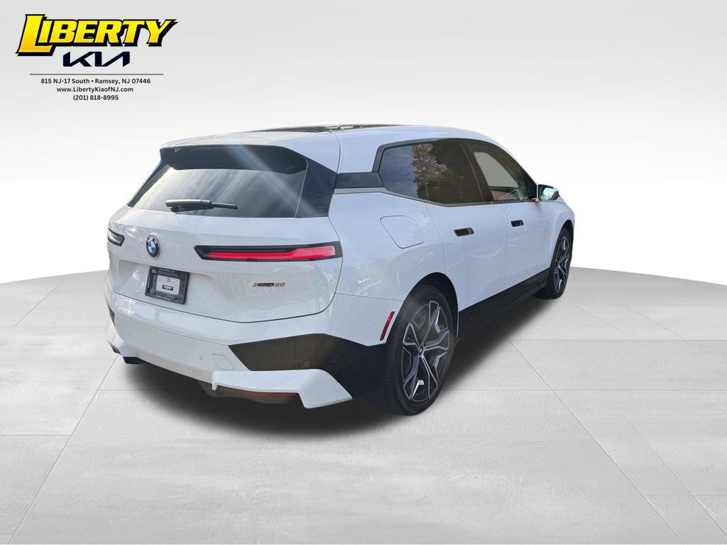 Used 2023 BMW iX xDrive50 w/ Premium Package AWD/4WD image 7