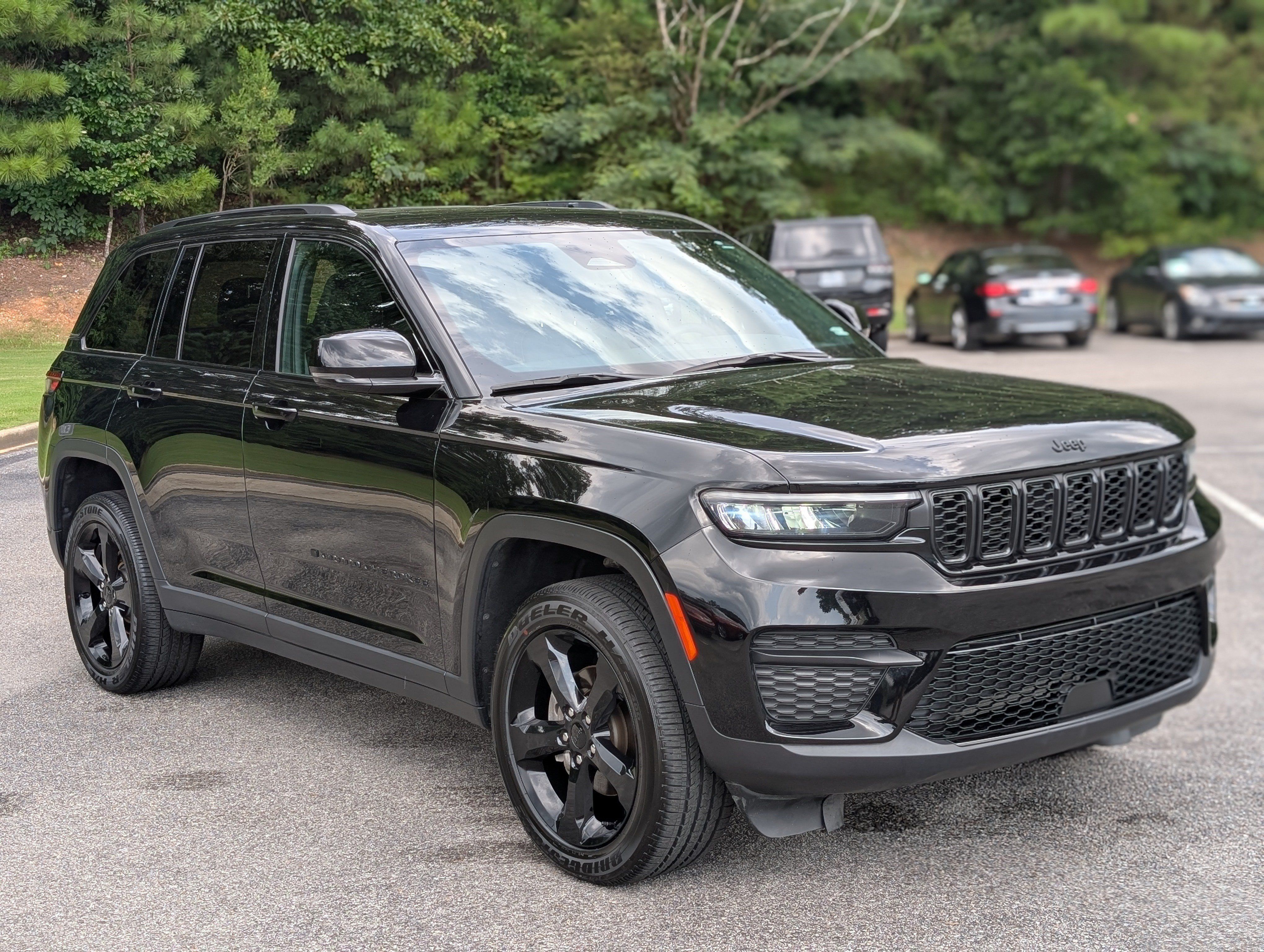 Used 2024 Jeep Grand Cherokee Altitude AWD/4WD image 11