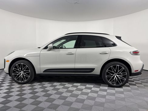 Certified 2026 Porsche Macan AWD/4WD image 2