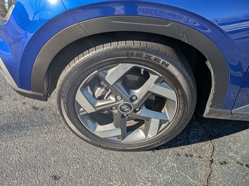 Used 2024 Hyundai Venue SEL image 12