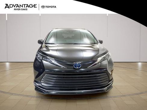 Certified 2024 Toyota Sienna XLE image 3