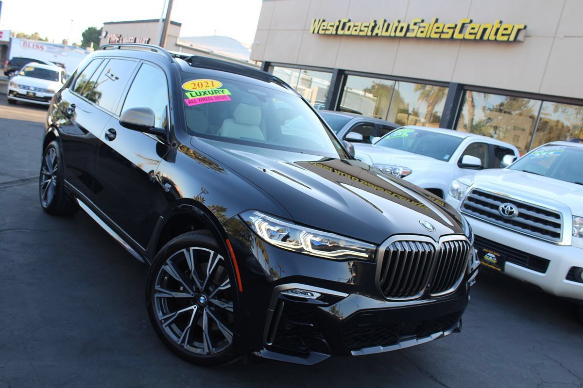 Used 2021 BMW X7 M50i w/ Dynamic Handling Package AWD/4WD image 52