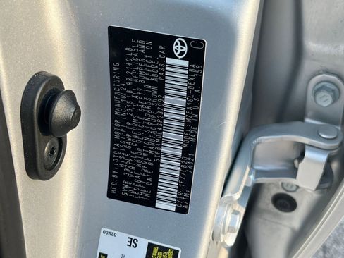 Used 2025 Toyota Corolla LE image 28