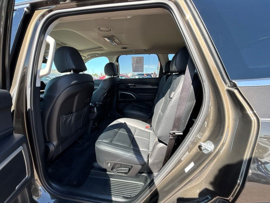 Used 2024 Kia Telluride EX w/ EX Captain's Chair Package AWD/4WD image 21