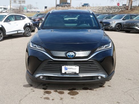 Used 2023 Toyota Venza XLE AWD/4WD image 3