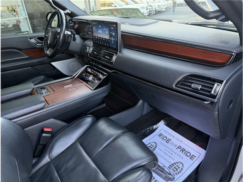 Used 2022 Lincoln Navigator L Reserve AWD/4WD image 37