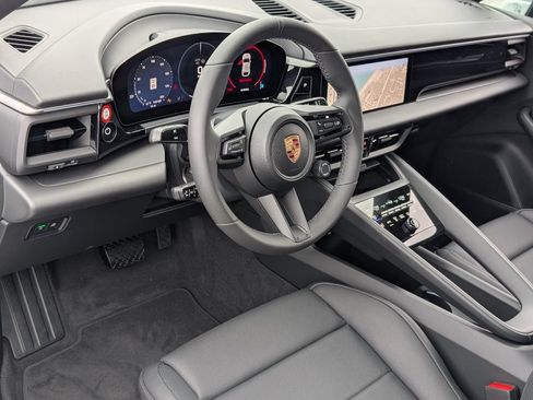 Used 2025 Porsche Macan Electric RWD image 4