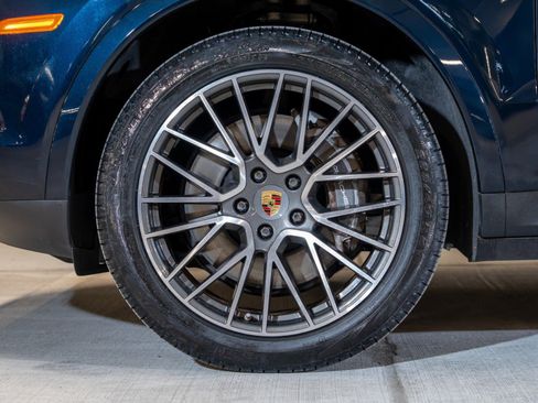 Certified 2023 Porsche Cayenne Coupe AWD/4WD image 11