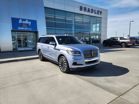 Used 2022 Lincoln Navigator Black Label image 3