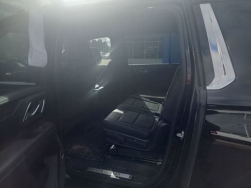 Used 2022 Chevrolet Suburban LT image 16