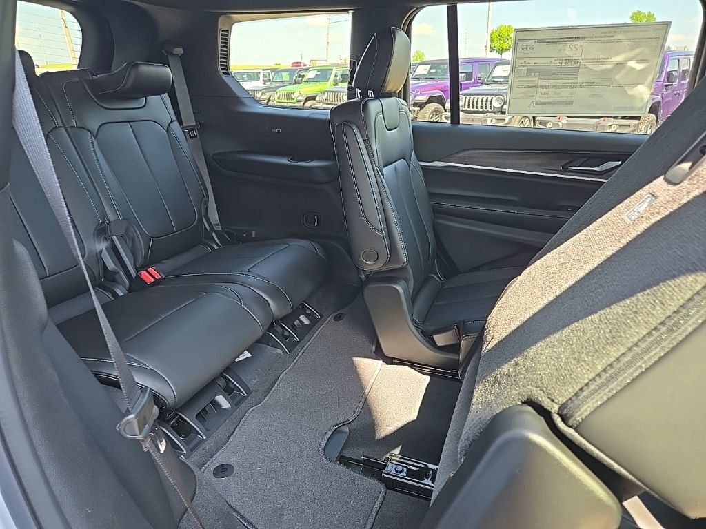 New 2026 Jeep Grand Cherokee L Limited w/ Limited Altitude Package AWD/4WD image 89