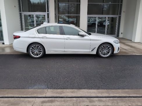 Used 2023 BMW 530i xDrive w/ Premium Package image 2