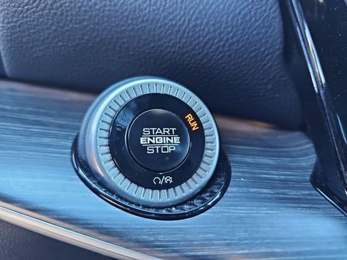 Used 2024 Jeep Wagoneer L Series III w/ Flexible Seating Group image 29