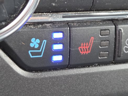 Used 2019 Ford Expedition XLT w/ Equipment Group 202A AWD/4WD image 6