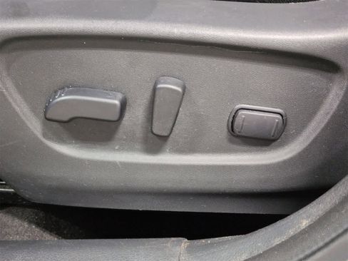 Used 2017 Nissan Rogue SV w/ Sun & Sound Touring Package image 17