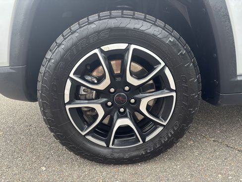 Used 2025 Jeep Compass Trailhawk AWD/4WD image 29