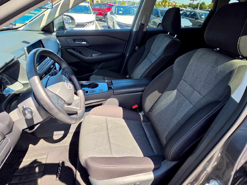 Certified 2026 Nissan Rogue SV FWD image 16