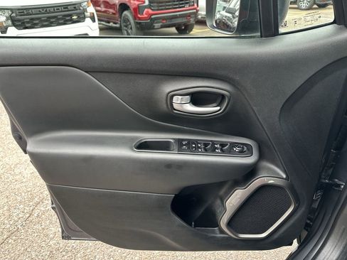 Used 2023 Jeep Renegade Latitude AWD/4WD image 30