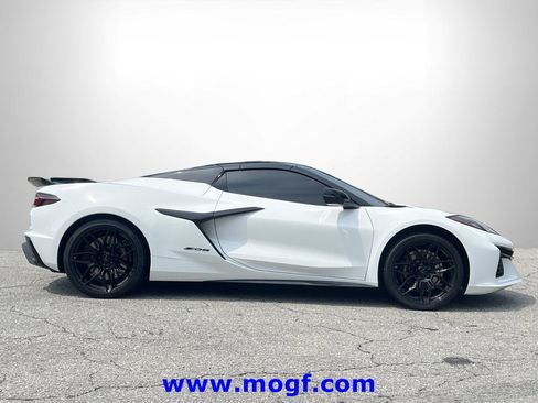 Used 2025 Chevrolet Corvette Z06 RWD image 25