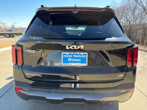 Used 2024 Kia Sorento SX Prestige w/ Olive Brown Leather Package image 4